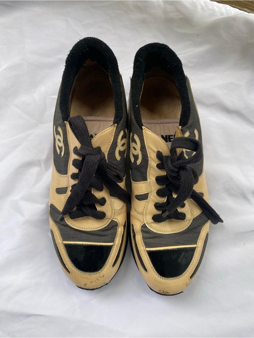 Vintage Chanel CC logo sneakers paten leather womens size 9 lace front FLAWS - Picture 2 of 16